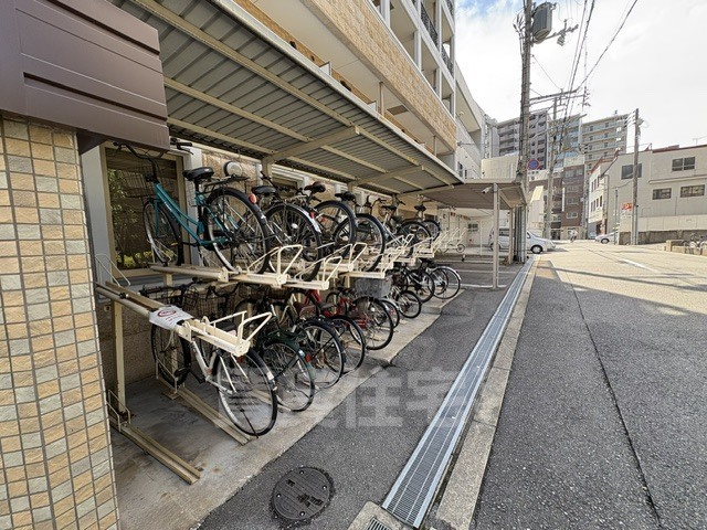 地下鉄千日前線 西長堀駅 徒歩5分 10階建 築22年の外観写真