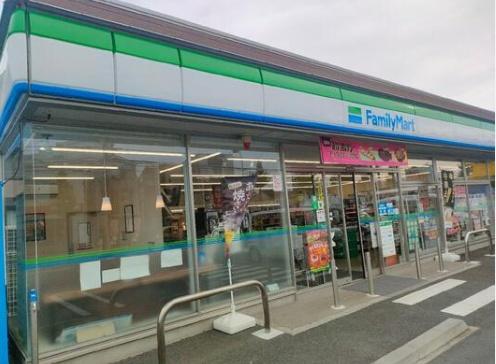 コンビニ　ファミリーマート川崎高津千年店（コンビニ）まで384m