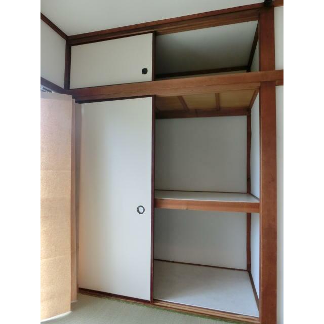 収納　写真は別室ですが雰囲気は同じです。