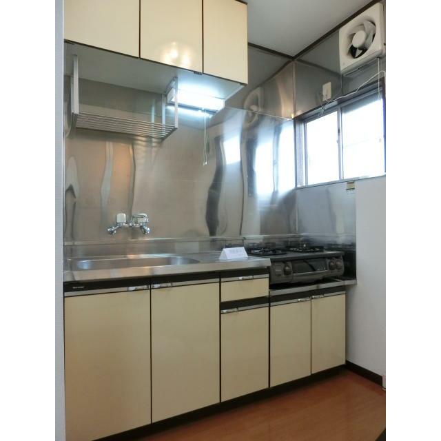 キッチン　写真は別室ですが雰囲気は同じです。