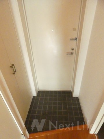メゾン柳の玄関写真