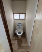 庭付きリノベーション一戸建のトイレ写真