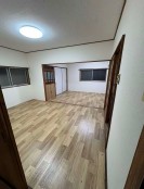 庭付きリノベーション一戸建の居間写真