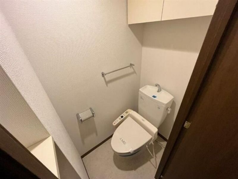 都営浅草線 大門駅 徒歩3分 10階建 築25年のトイレ写真