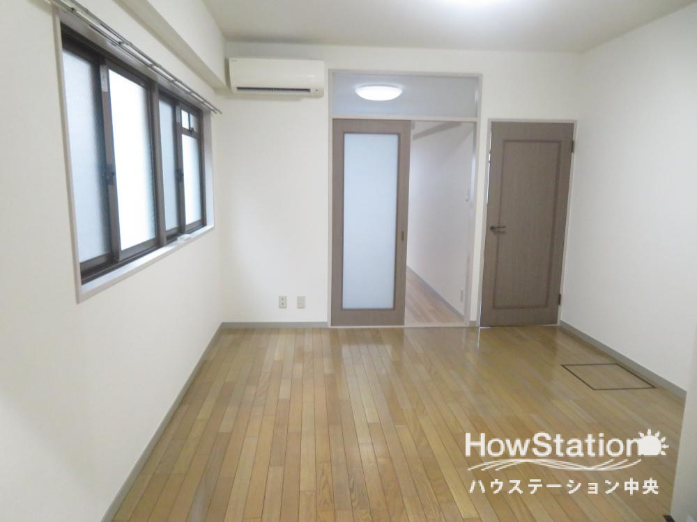 居室・リビング　同建物別号室参考写真