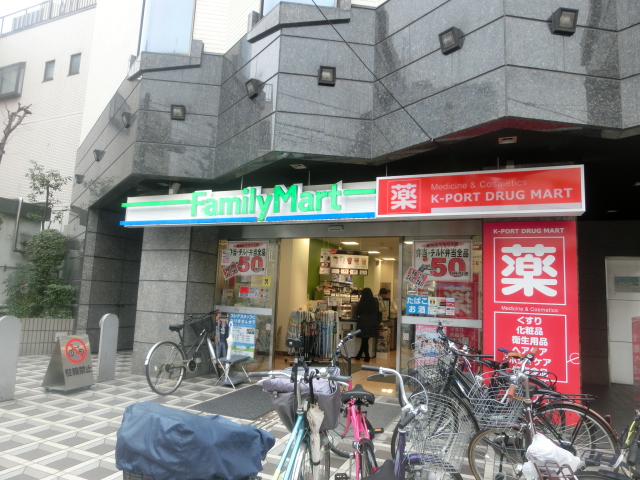 コンビニ　ファミリーマート早稲田駅前店（コンビニ）まで403m