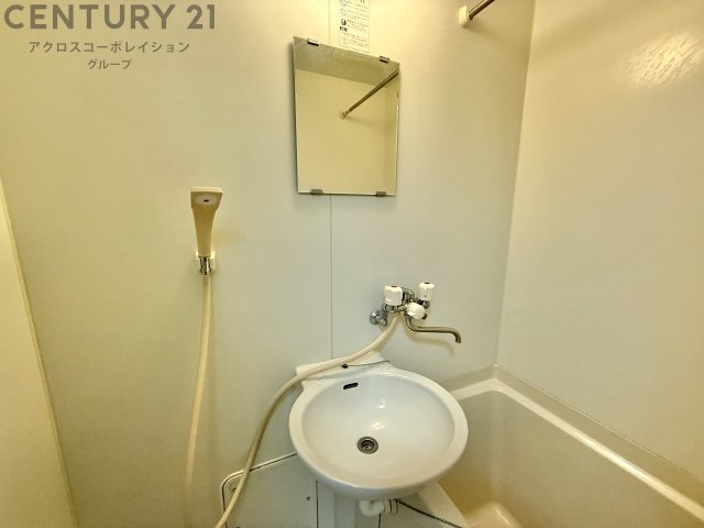 洗面設備　浴室内に洗面台が付いています！