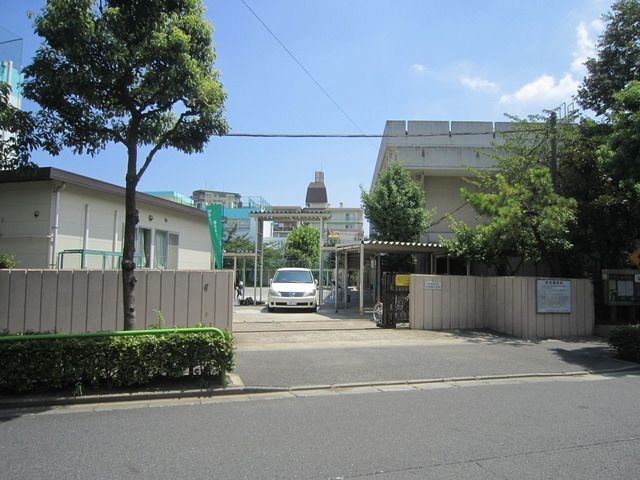 小学校　上平井小学校（小学校）まで700m