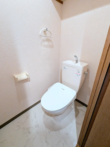 トイレ　温水洗浄便座付き