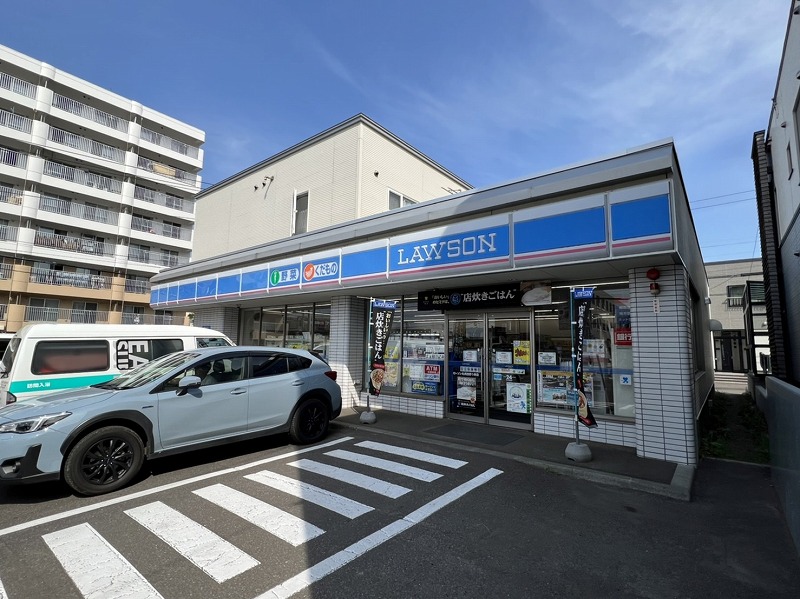 コンビニ　ローソン札幌西野1条店（コンビニ）まで258m