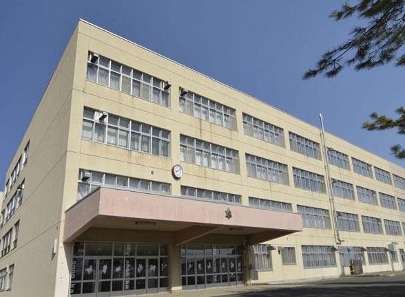 中学校　札幌市立宮の丘中学校（中学校）まで758m
