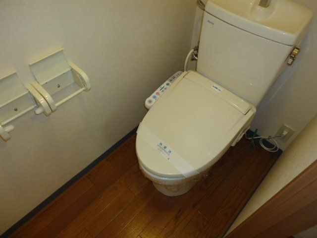 小田急小田原線 秦野駅 徒歩6分 3階建 築21年のトイレ写真