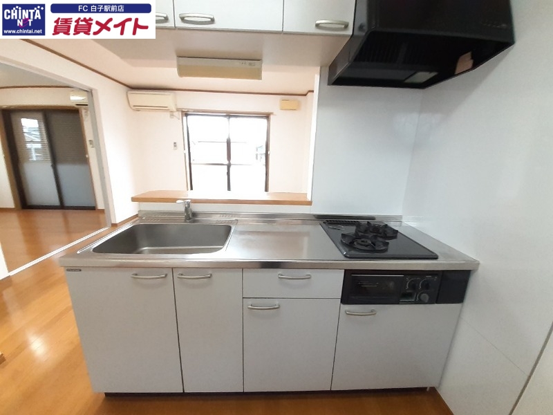 キッチン　同物件別室反転