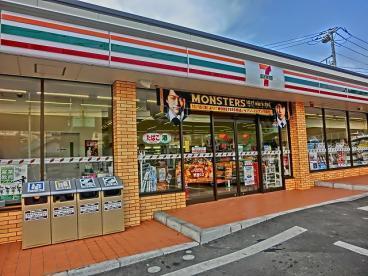 コンビニ　セブンイレブン横浜峰沢町店（コンビニ）まで236m