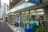 コンビニ　ファミリーマート横浜峰沢町店（コンビニ）まで251m