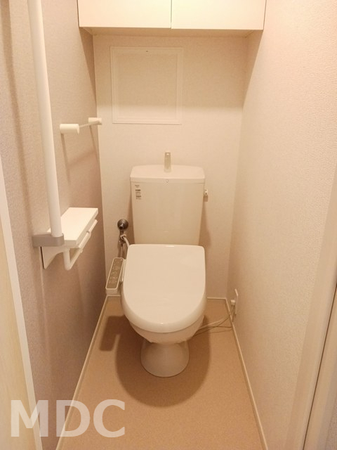 ＪＲ徳島線 徳島駅 バス乗車時間：19分 最寄りバス停で下車 徒歩6分 2階建 築14年のトイレ写真