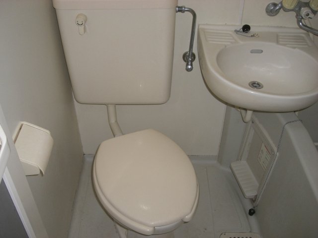 ＪＲ埼京線 北戸田駅 徒歩5分 3階建 築37年のトイレ写真