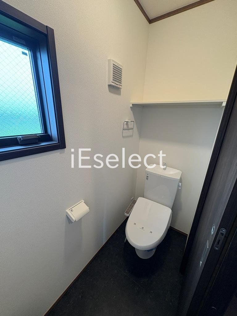 トイレ　温水洗浄便座付きのトイレです