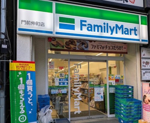 コンビニ　ファミリーマート 門前仲町店（コンビニ）まで13m