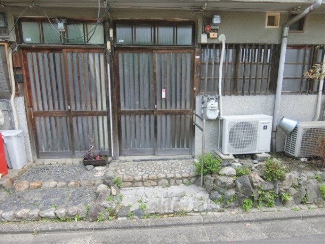 エントランス　玄関前