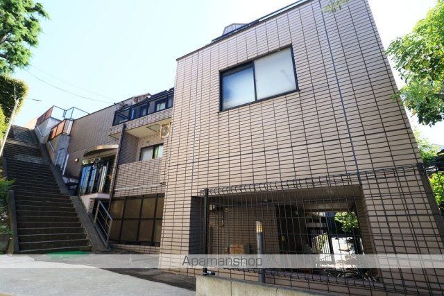 東京メトロ千代田線 代々木公園駅 徒歩12分 3階建 築33年の外観写真