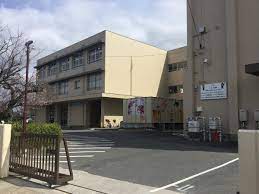 中学校　大津市立瀬田中学校（中学校）まで1121m