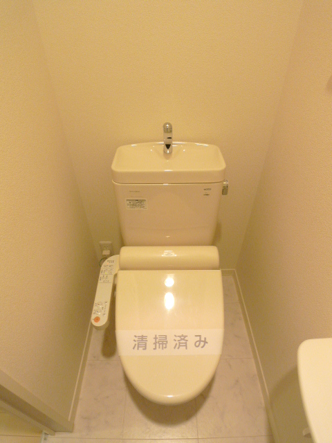 トイレ　温水洗浄便座付きトイレ(同部屋タイプ写真です)
