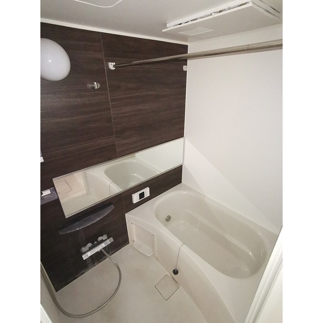 バス・シャワールーム　別の部屋の写真です