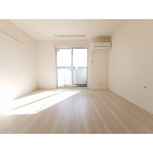 居室・リビング　別の部屋の写真です