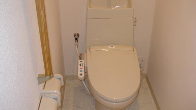トイレ　シャワー付トイレ