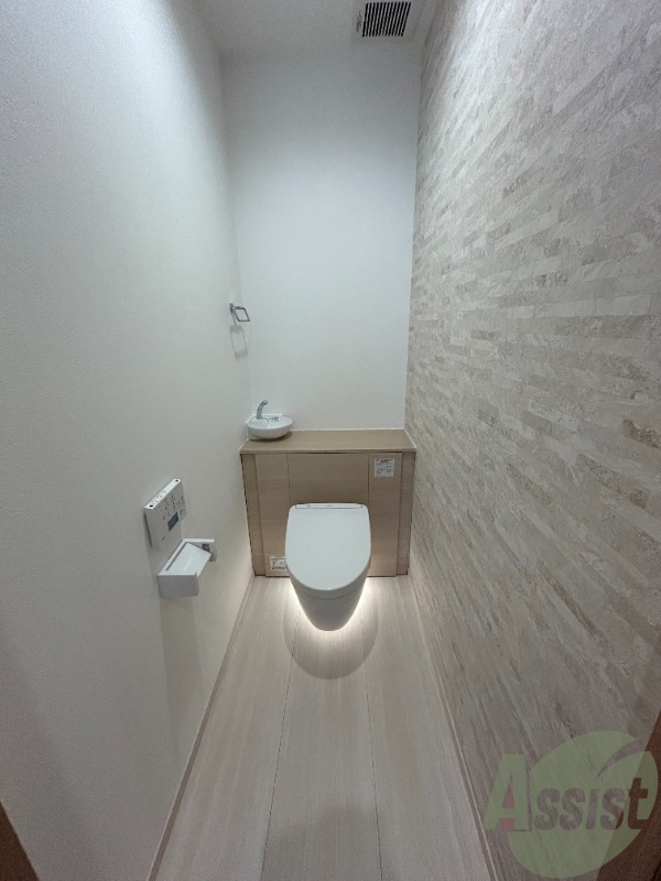トイレ　トイレも広々空間となっており、快適にお使いいただけます。