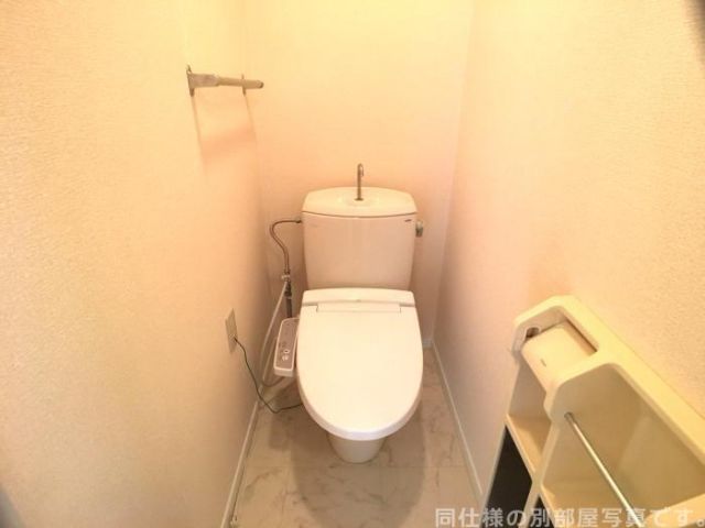 ＪＲ高崎線 上尾駅 徒歩21分 3階建 築34年のトイレ写真