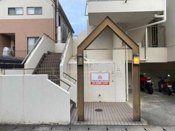 エントランス　建物の内部です