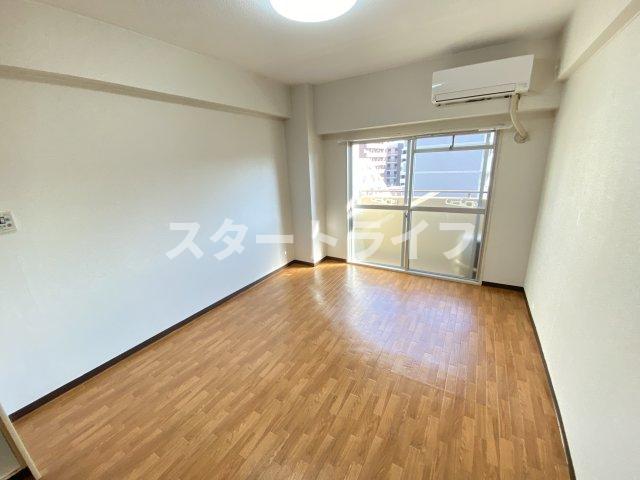 ＪＲ東海道本線 新大阪駅 徒歩5分 11階建 築43年の居間写真