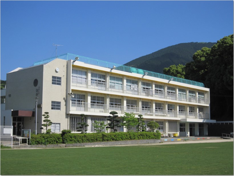 小学校　篠栗町立篠栗小学校（小学校）まで1103m