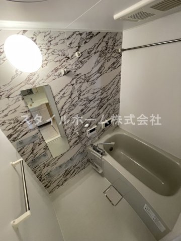 バス・シャワールーム　別部屋写真です。