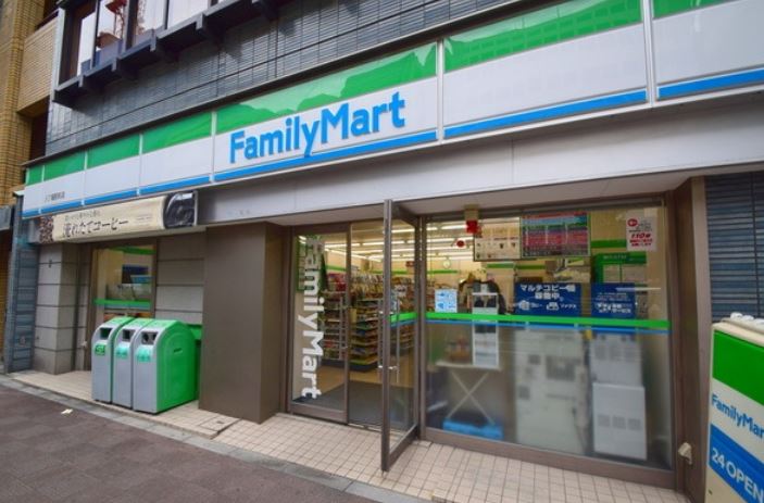 コンビニ　ファミリーマート八丁堀駅前店（コンビニ）まで42m