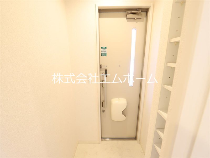 玄関　玄関　シューズボックス付