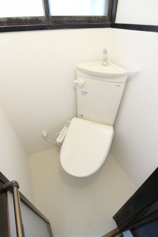 霞ヶ丘5丁目戸建のトイレ写真