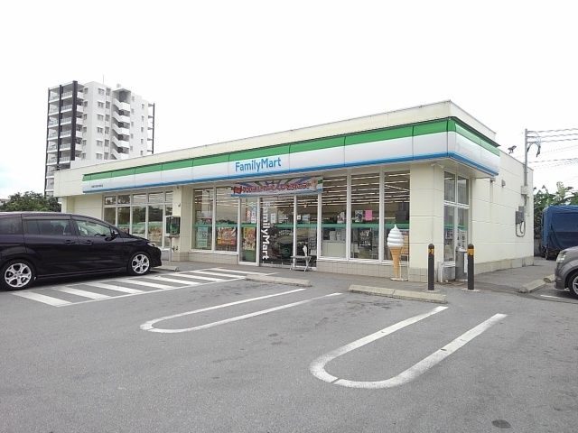 コンビニ　ファミマ沖縄市消防本部前店（コンビニ）まで950m