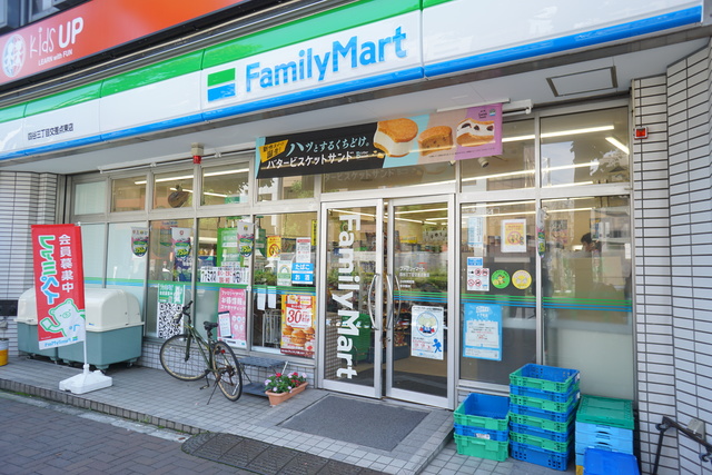 コンビニ　ファミリーマート四谷三丁目交差点東店（コンビニ）まで201m