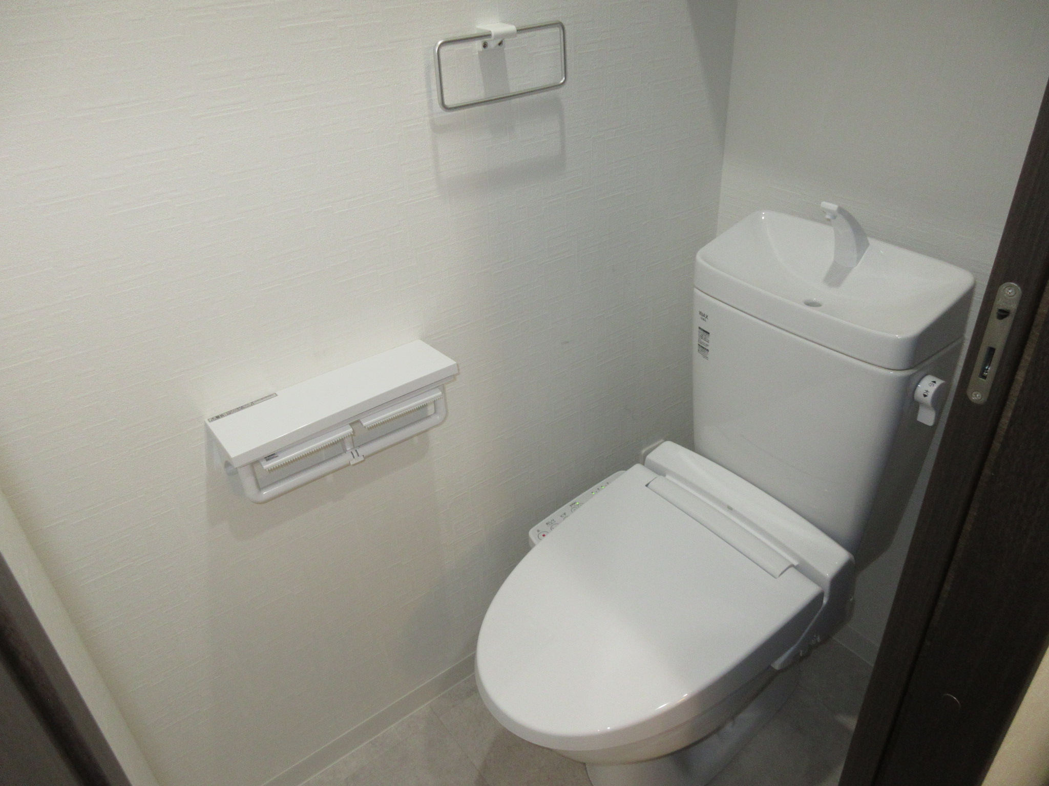 地下鉄谷町線 平野駅 徒歩5分 3階建 築4年のトイレ写真
