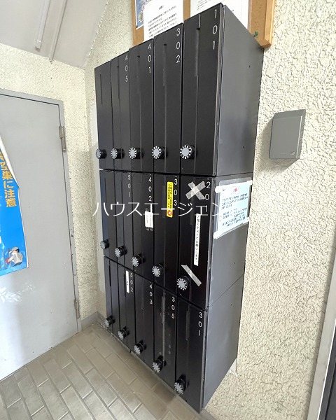 エントランス　メールボックスです。