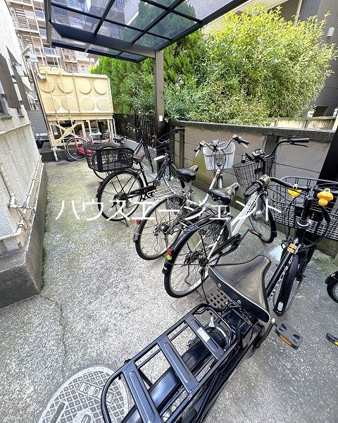 その他　駐輪場です。
