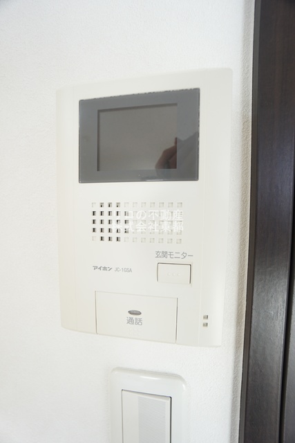 セキュリティ　来訪者の姿を確認できるＴＶモニター付インターホン設置済です！
