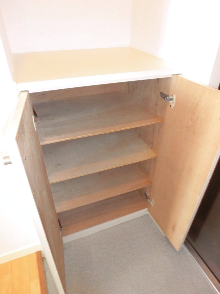玄関　※別部屋参考写真☆玄関にはシューズBOX☆