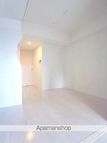 セレニテ堺筋本町SUDの居間写真