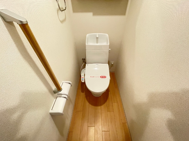 トイレ　温水便座です