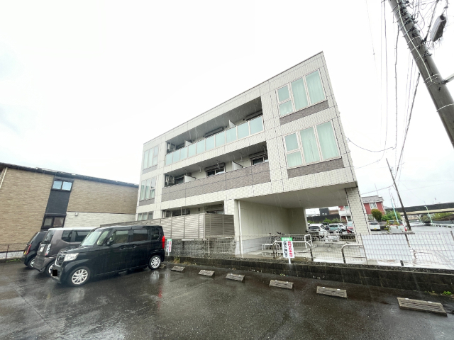 建物外観　オートロック付きの建物です