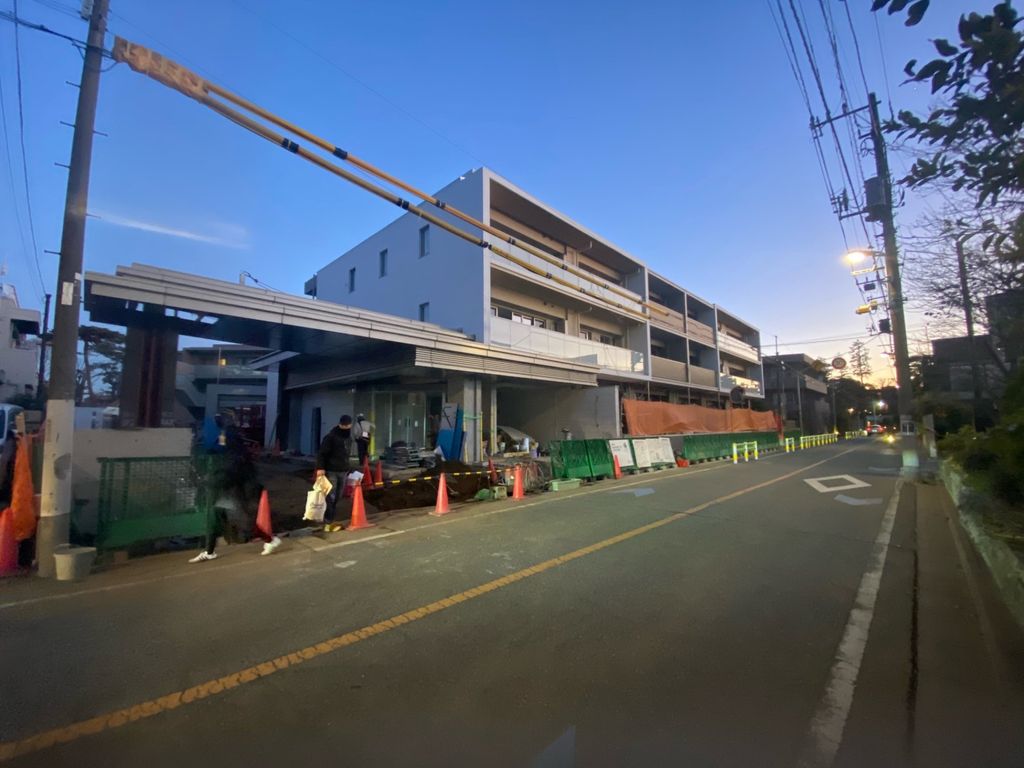 建物外観　駐車場